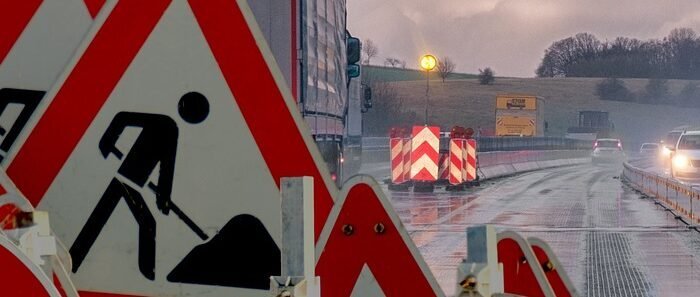 A12 tratto Carrara-Versilia. LAVORI DI RIFACIMENTO PAVIMENTAZIONE. LIMITAZIONE AI T.E.