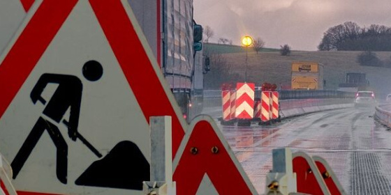 A12 tratto Carrara-Versilia. LAVORI DI RIFACIMENTO PAVIMENTAZIONE. LIMITAZIONE AI T.E.